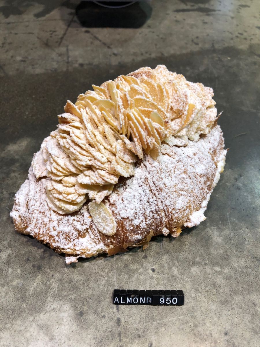 Lune Croissanterie Almond Croisant